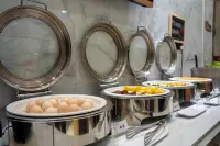 Celebrity Hotel (Jincheng Central Pedestrian Street People's Hospital Store)