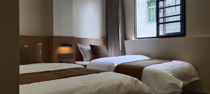 Baoting Chuanhong Smart Hotel Hotel di Kaunti Berautonomi Baoting Li dan Miao
