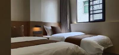 Baoting Chuanhong Smart Hotel Hotels near Baoting Station