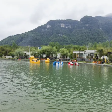 Mount Fanjing Yun She Crescent Pool Homestay