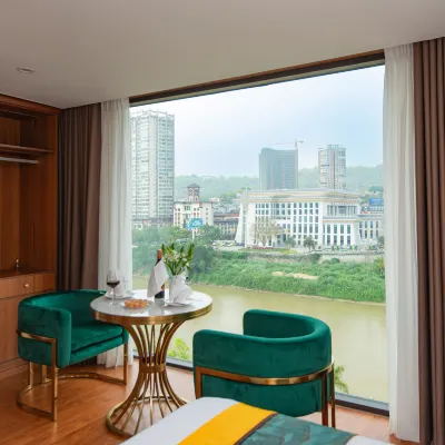 VIET TRUNG HOTEL Hotels near Hồ Chí Minh Park