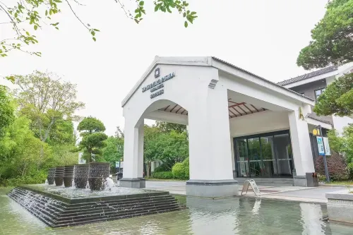 Sunshine Peninsula Jinsha Hotel