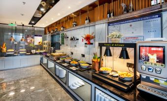 Xiyue Moon Yunxiang Hotel (Kunming South Asian Style Diyicheng Dianchi Branch)