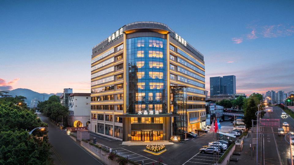 Crystal HotelChongqingRailway StationLonghu Times Tianjie