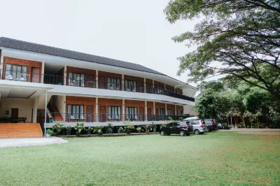Saung Dolken Syariah Resort & Hotel Hotel dekat RAMAYANA Plaza Jambu Dua