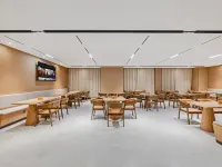 โรงแรม ฮอลิเดย์ ว่านหนิง โรงแรมในเสอเซียน