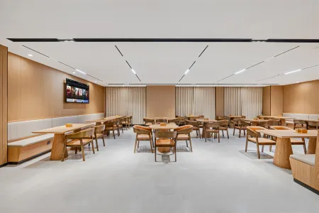 Wanning Holiday Hotel Отели рядом с достопримечательностью «Zheng's Ancestral House of She County»