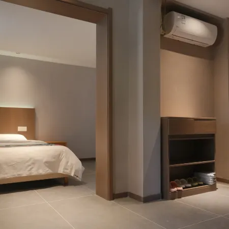 Danxia Gate Courtyard Hotel