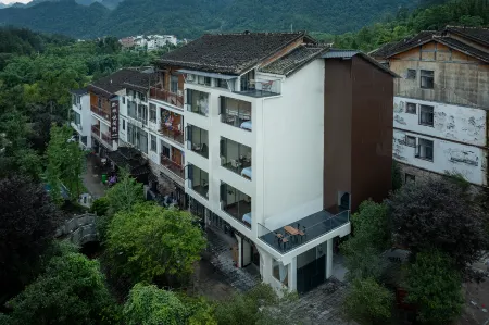 Qikong Bieyuan Homestay (Libo Xiaoqikong Scenic Area East Gate Ticket Hall) Отели рядом с достопримечательностью «Daqikong Scenic Area»