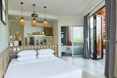 Kin Wander Tan Phong, The Moonage Hotels in District 7