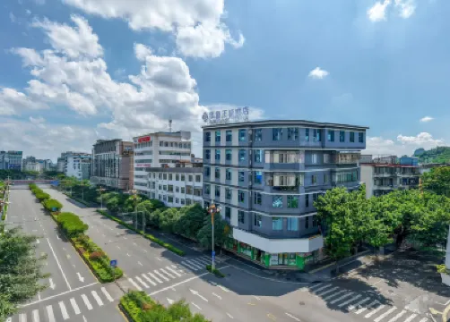 Meet Luck Hotel – West/East Alleys & Elephant Trunk Hill Hotel berhampiran Solitary Beauty Peak Prince City Scenic Area