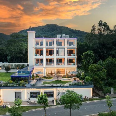 Yiyi Pushé · Lakeside Starry Sky Swimming Pool Vacation Apartment