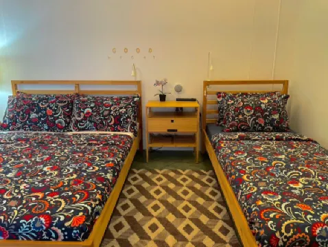 อยู่ คาเฟ่โฮสเทล