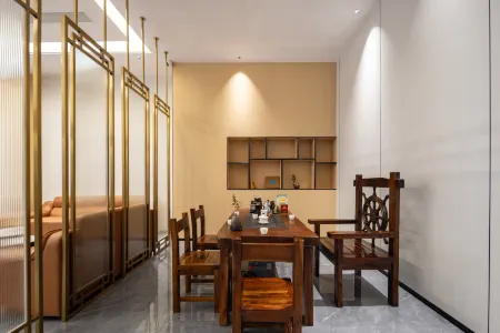 Danzhou Yiduo Movie Hotel (Baimajing Store) Отели рядом с достопримечательностью «Yangpu Port»