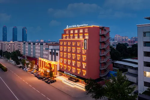 Magnotel Hotel (Jinzhou Linghai Jiuhuashan Park) فنادق في لينغ خاي