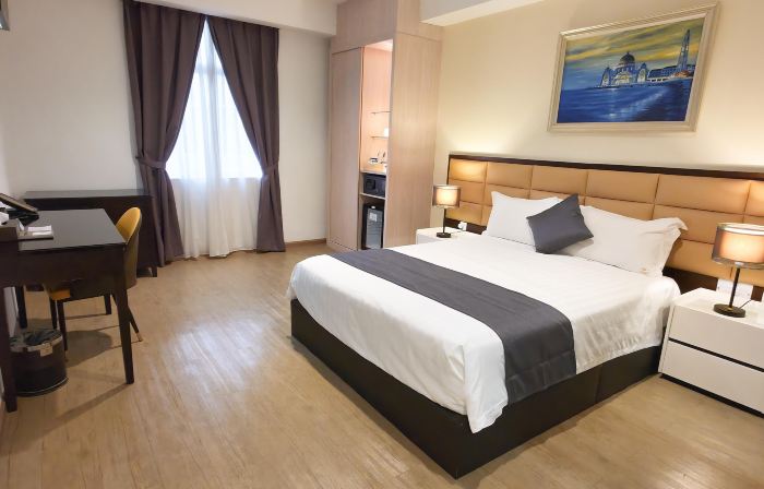 Hallmark Crown Hotel