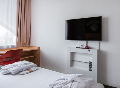 Ibis Oktyabr'Skoe Pole Hotel