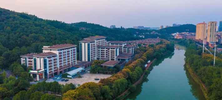 Xianning Banshanli Wellness Hot Spring Hotel (Sanjing Forest Hot Spring Resort Area) Hotels in Xianning