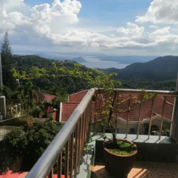 Sang Yoo Mountain View Tagaytay Staycation - Over Looking Of Taal Volcano 피크닉 그로브 주변 호텔