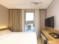 SL Hotel Myeongdong Отели рядом с достопримечательностью «Торговый центр U:US»