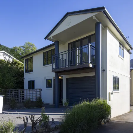 Prime Location | 3 bedroom home | Unlimited WIFI