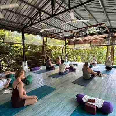 Ambong Rainforest Retreat Hotel Exterior