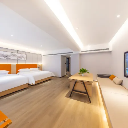 Lanmei Yuehua Hotel (Little West Lake Subway Station)