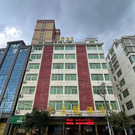 Crown Hotel (Sanling Plaza Food Street Branch, Xianyou Bus Station, Putian)
