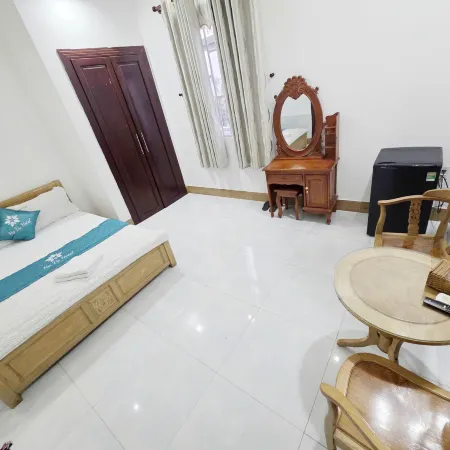 Ha Vy Hotel Quan 9 Отели рядом с достопримечательностью «Гипермаркет Vincom Plaza Thu Duc»