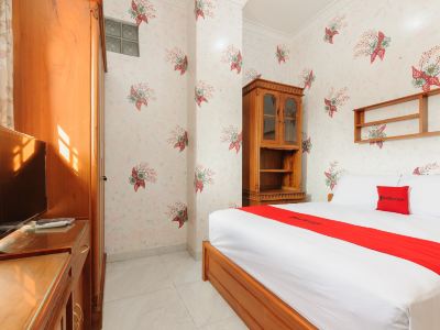RedDoorz Plus near Mall Sunter