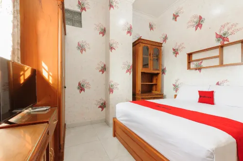 RedDoorz Plus near Mall Sunter - 3-Star