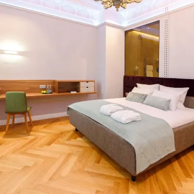 Italyanskaya 29 โรงแรมใกล้สถานีโกสตินี ดวอร์