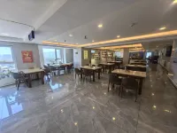 Weijing Hotel (Tianshui North Road Wanda Plaza)