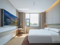 Kunming Howard Johnson Life Hotel (Mixc & Juhua Metro Station Branch) Hotels near Guandu