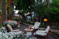 Yue·Seventeen | Panoramic Lijiang Old Town View · Golden Mountain Sunrise · Garden Coffee Guesthouse