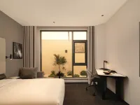 Atour Hotel (Chengdu Taikoo Li Dacisi) Hotels near Jinjiang