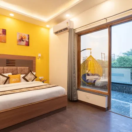 Lime Tree Hotel & One Bed Room Serviced Apartment - Noida Next to Sector 50 Metro with Party Venue