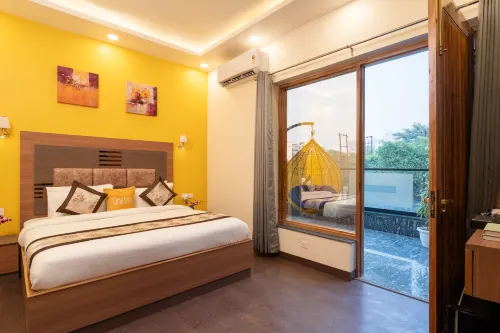 Lime Tree Hotel & One Bed Room Serviced Apartment - Noida Next to Sector 50 Metro with Party Venue