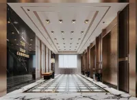 Phoenix Crowne Vinh - С бассейном