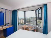 Guiyu Hotel (Guilin Elephant Trunk Mountain & Guilin Railway Station Branch) Hotels near Xiufeng