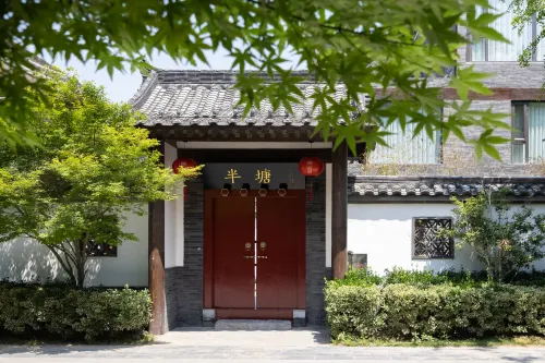 Bantang Homestay (Kaifeng Millennium City Park Wansui Mountain Martial Arts City)