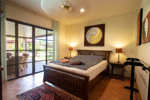 Family-Friendly 2BR Villa with Kitchen | Walk to Beach & Pool - Airport Shuttle