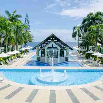 Acuatico Beach Resort Hotel Exterior