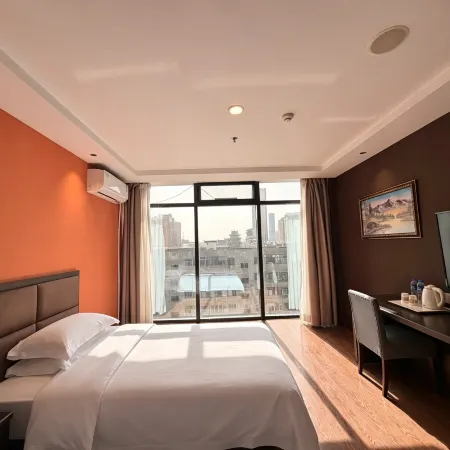 Lanzhou Huade Hotel (Dongfanghong Plaza Subway Station)