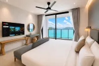 Beachfront Seaview Suite | Cenang | Super King Bed