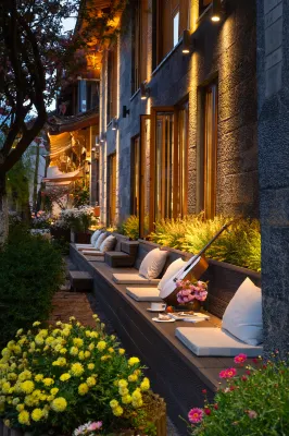 Yue·Seventeen | Panoramic Lijiang Old Town View · Golden Mountain Sunrise · Garden Coffee Guesthouse 리장 호텔