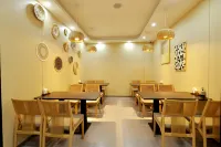 天天悅璟飯店（巴彥花鎮店） - 停車場