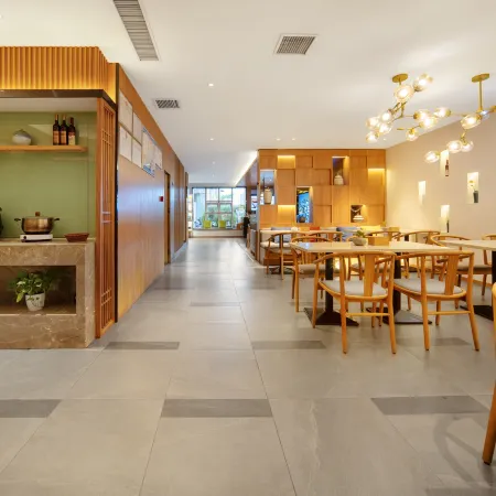 QIANNA HOTEL JOURNEY (Xingyang Municipal Government)
