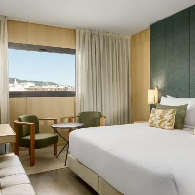 AC Hotel Sants by Marriott Hotel berhampiran Barcelona Sants Railway Station