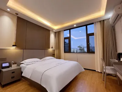 Qujing Amman Smart Hotel (Railway Station)